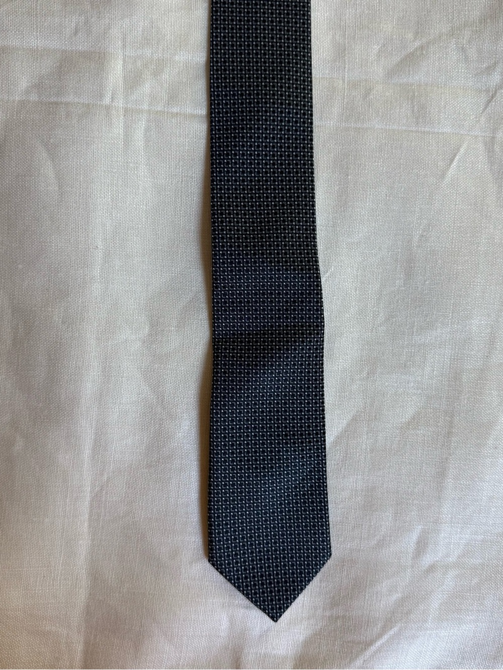 Hugo Boss Men's Made In Italy Black/Silver Geometric Pattern Necktie Tie